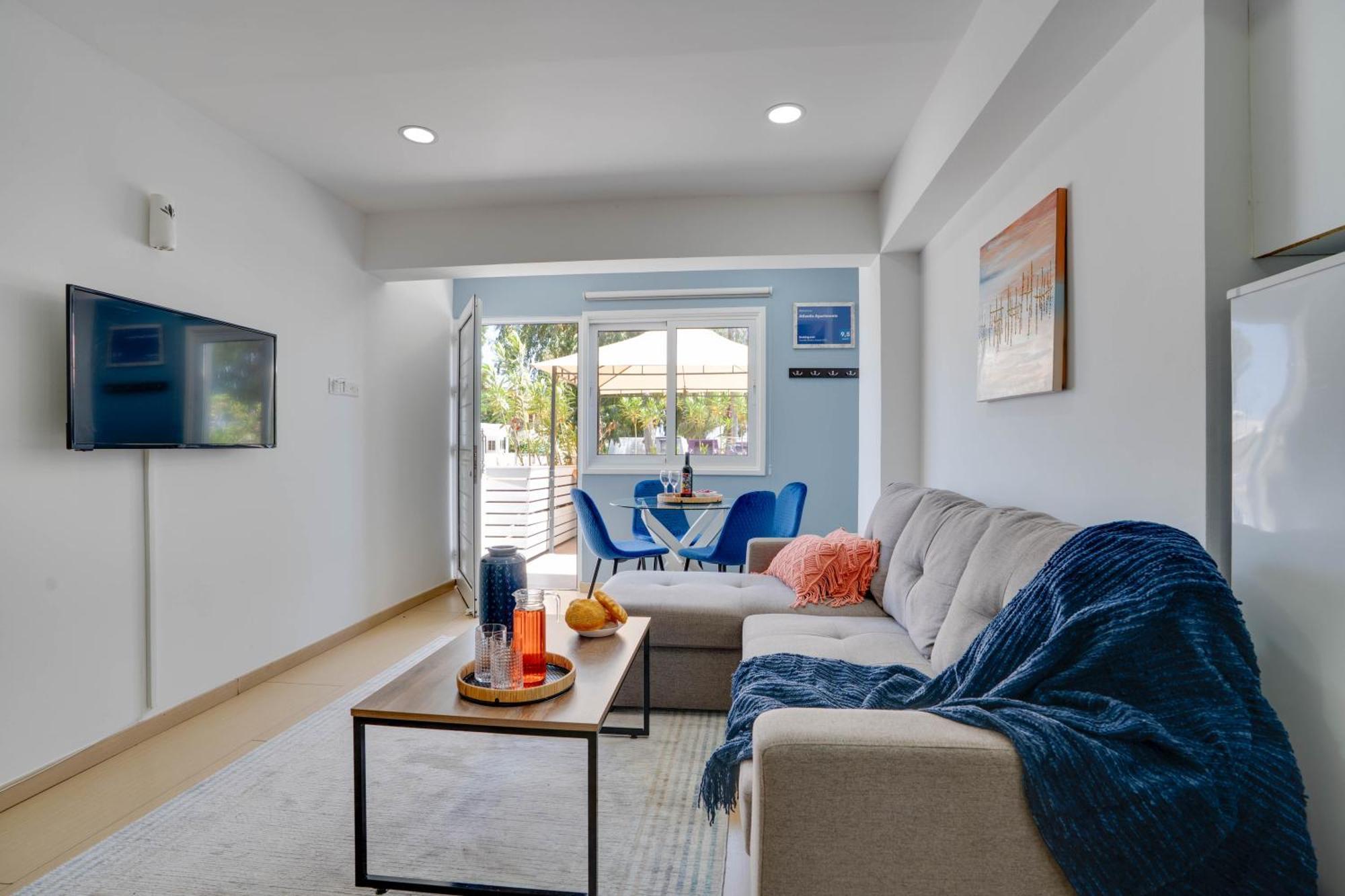 Atlantis Apartments 50M From Makenzy Seafront Larnaca Buitenkant foto