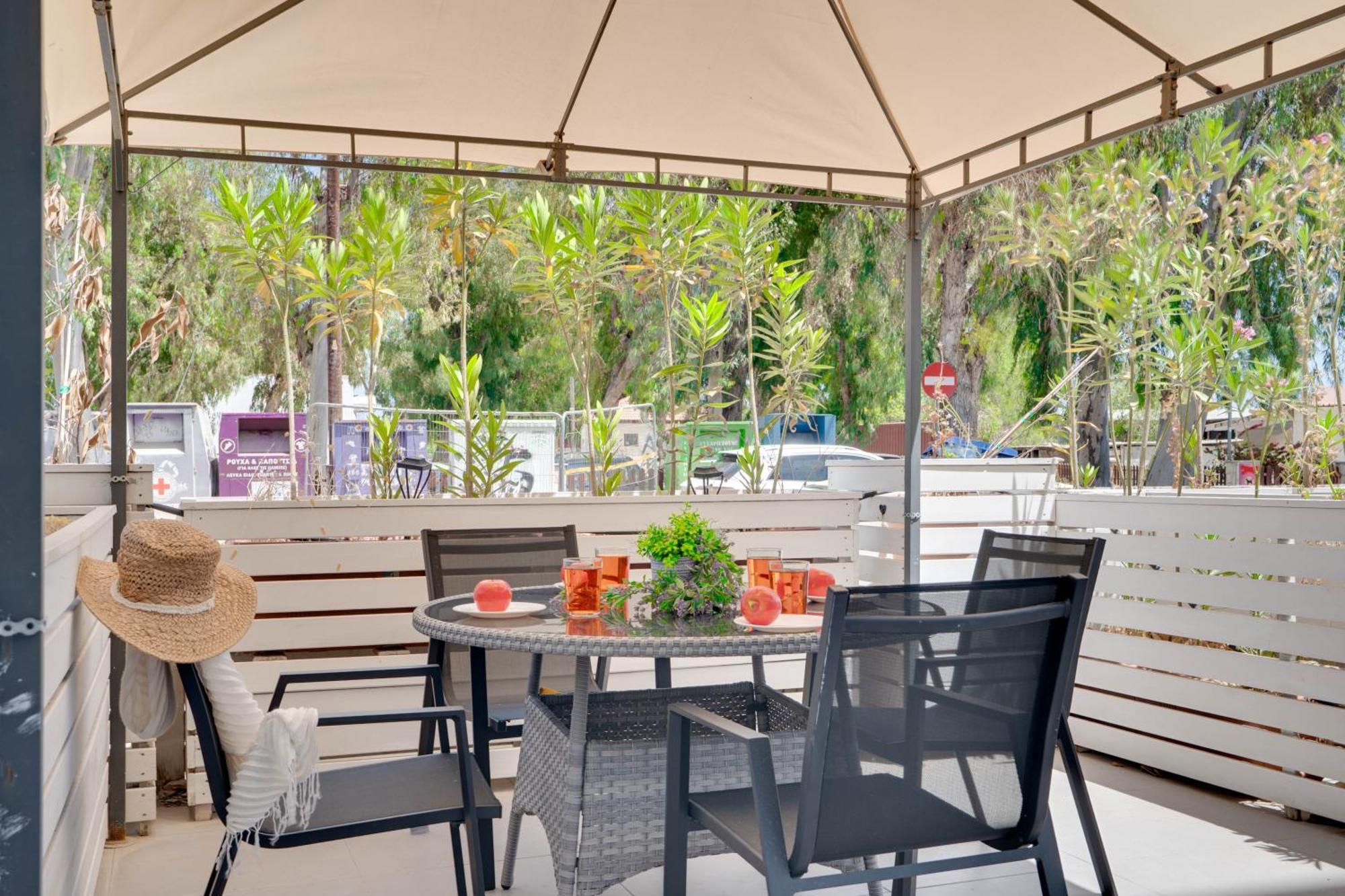 Atlantis Apartments 50M From Makenzy Seafront Larnaca Buitenkant foto