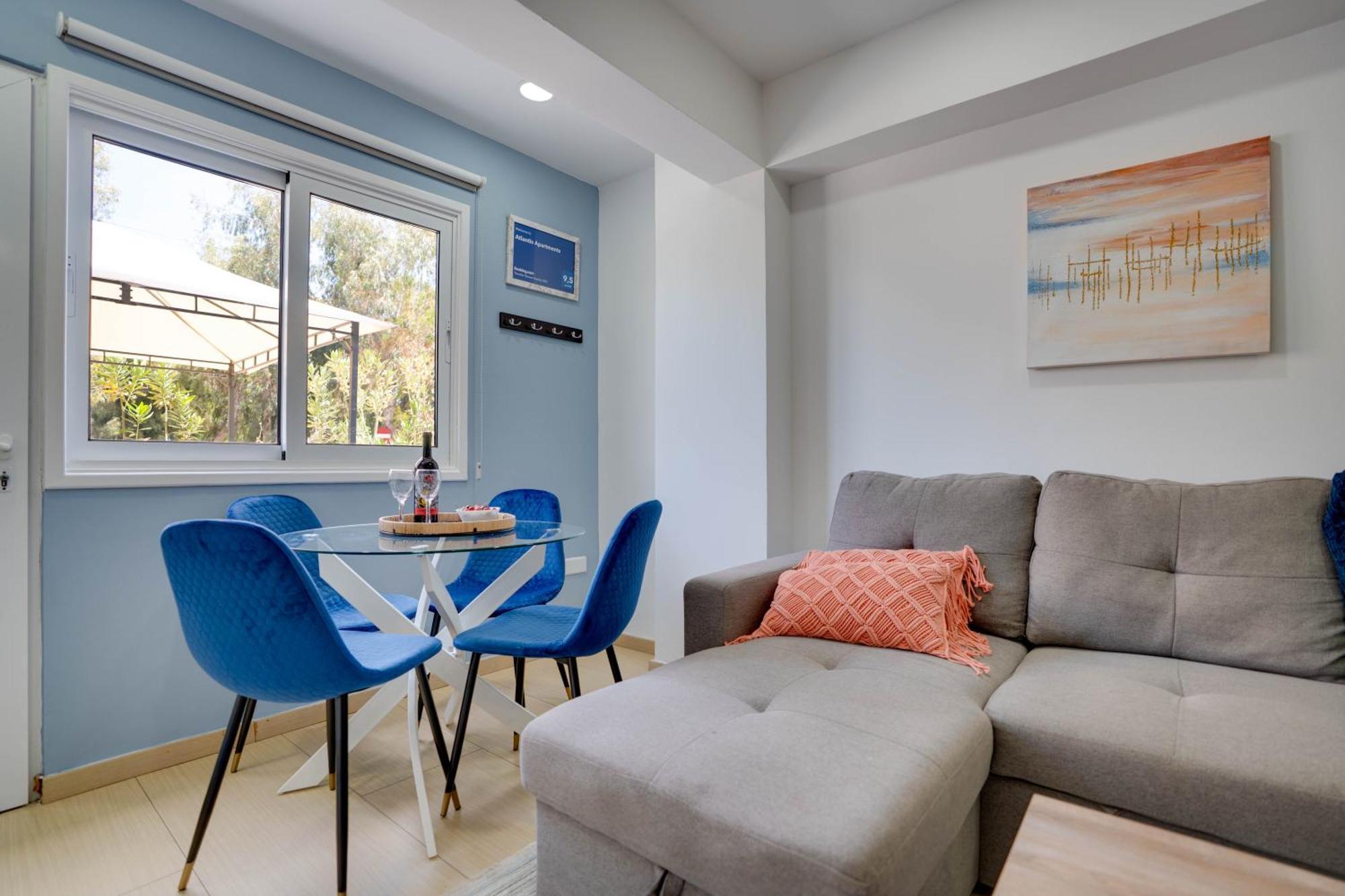 Atlantis Apartments 50M From Makenzy Seafront Larnaca Buitenkant foto