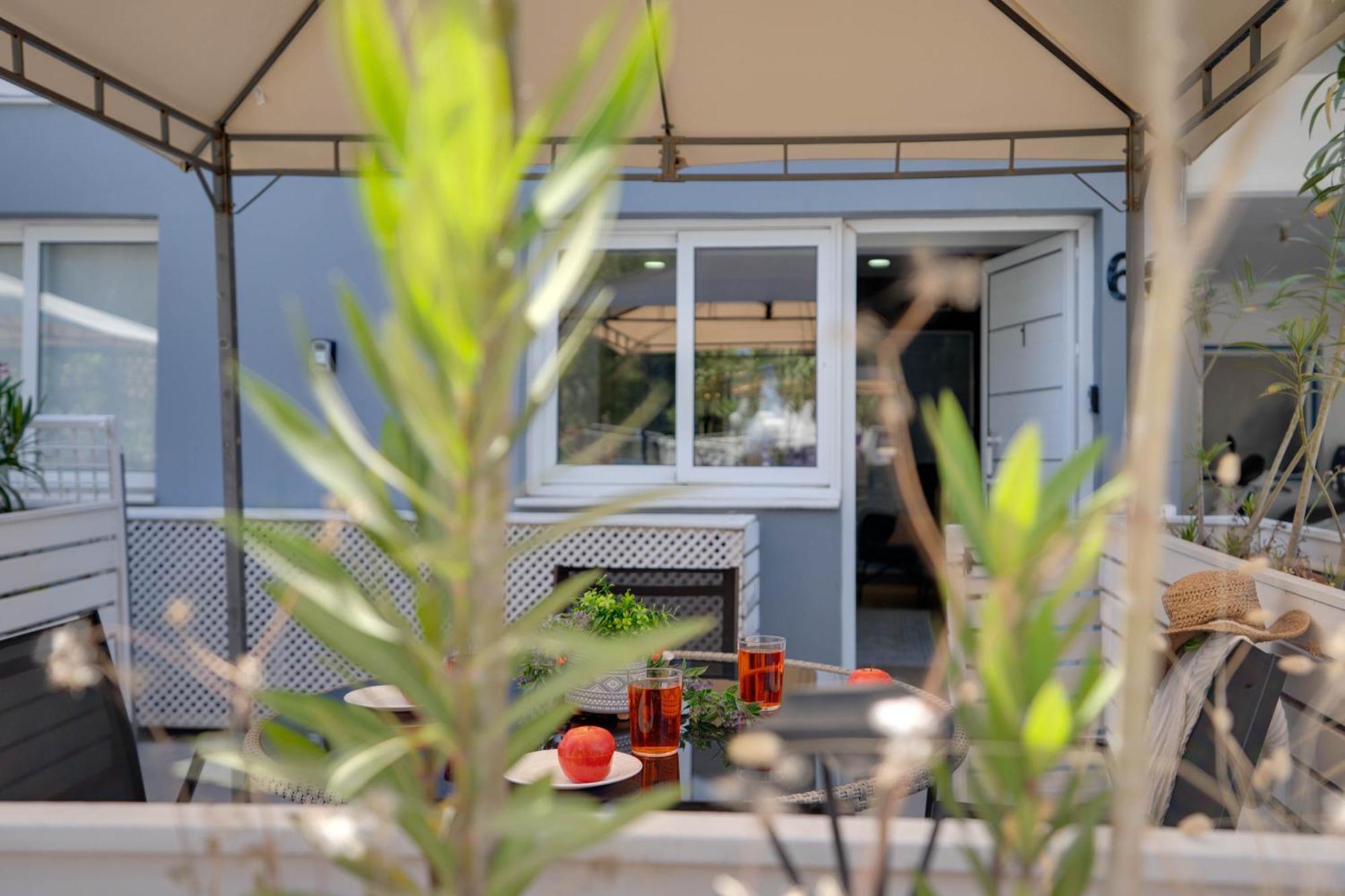 Atlantis Apartments 50M From Makenzy Seafront Larnaca Buitenkant foto
