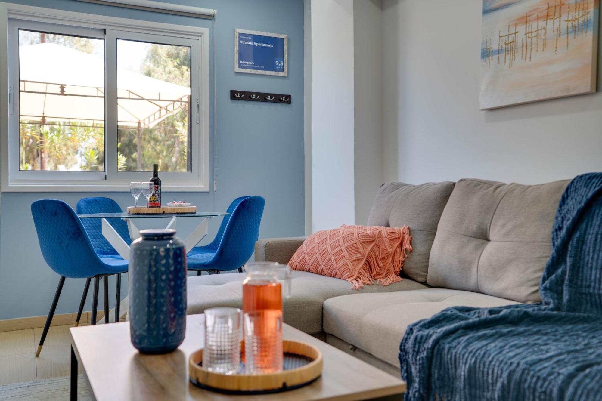 Atlantis Apartments 50M From Makenzy Seafront Larnaca Buitenkant foto