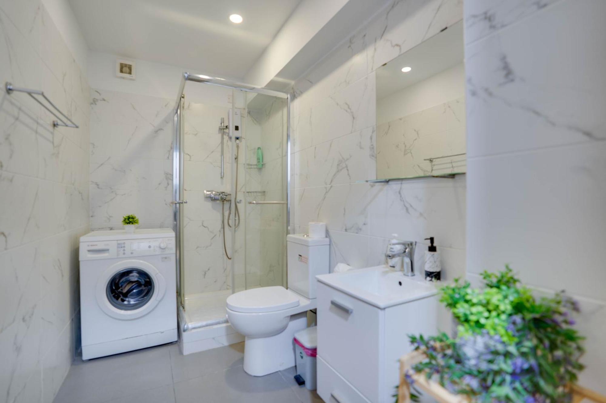 Atlantis Apartments 50M From Makenzy Seafront Larnaca Buitenkant foto