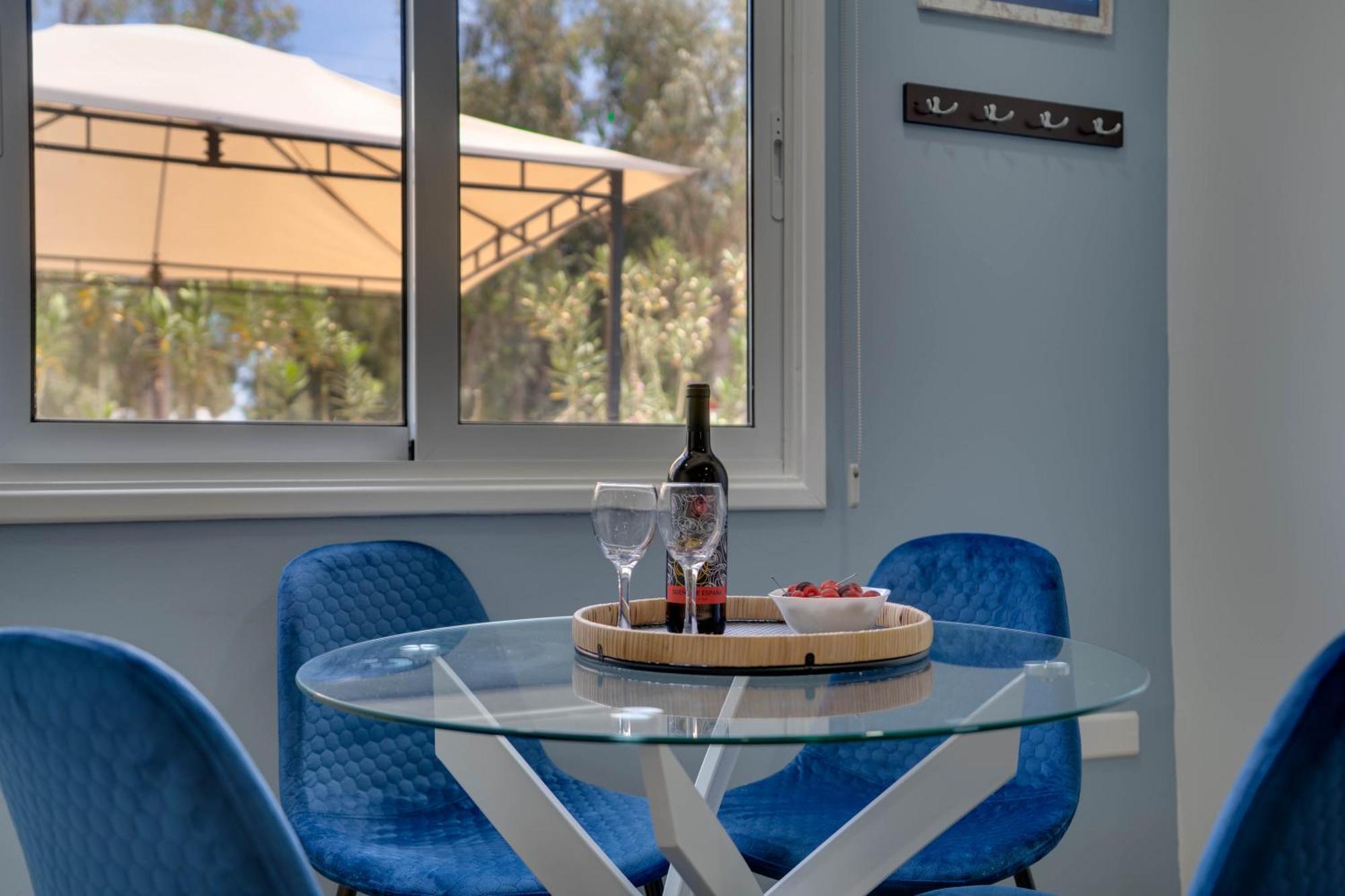 Atlantis Apartments 50M From Makenzy Seafront Larnaca Buitenkant foto