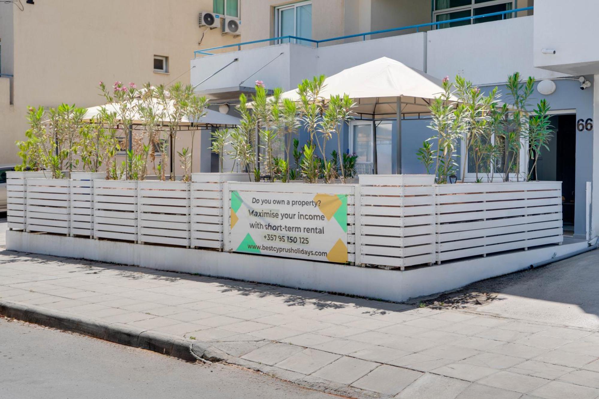 Atlantis Apartments 50M From Makenzy Seafront Larnaca Buitenkant foto