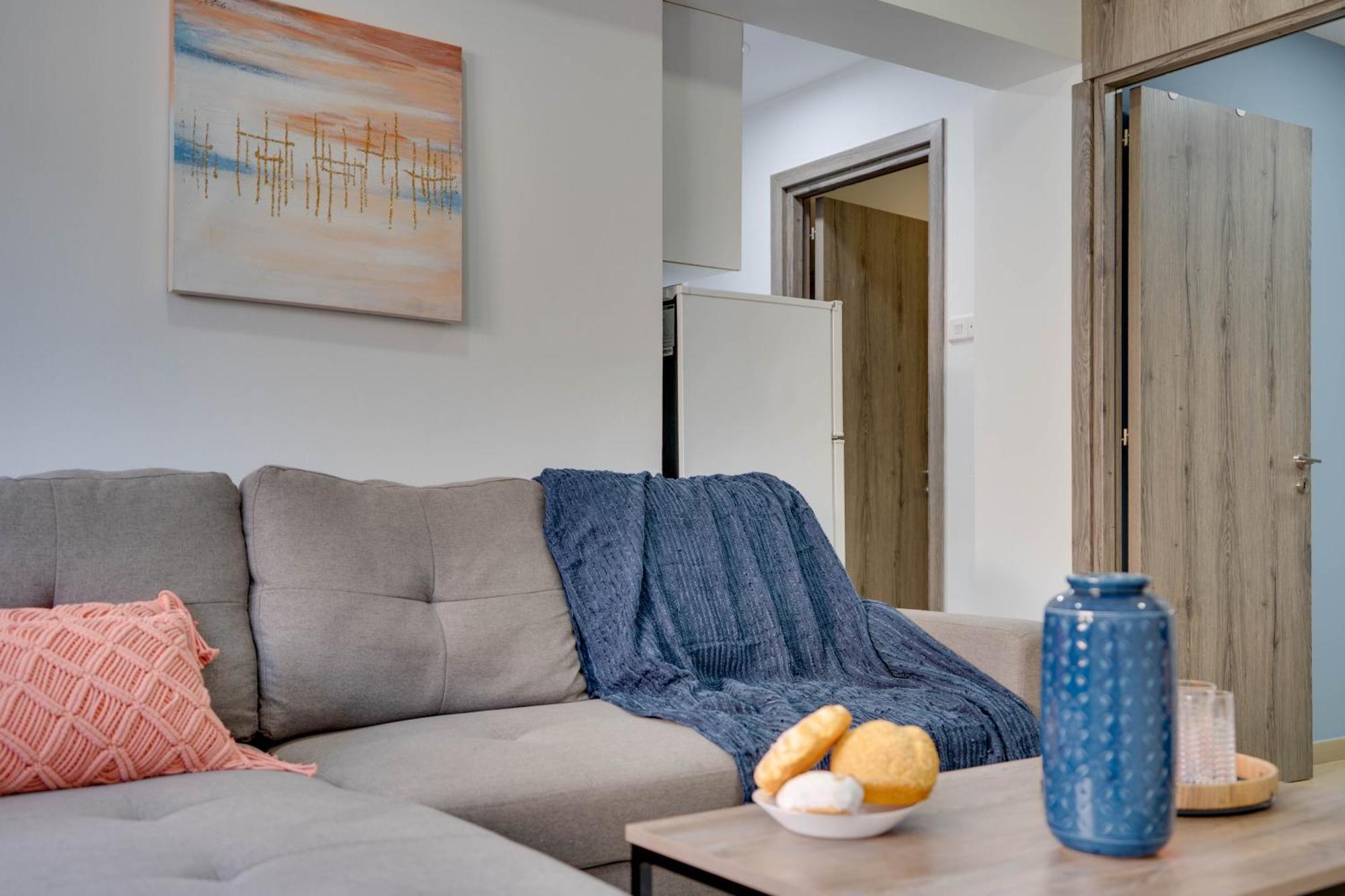 Atlantis Apartments 50M From Makenzy Seafront Larnaca Buitenkant foto