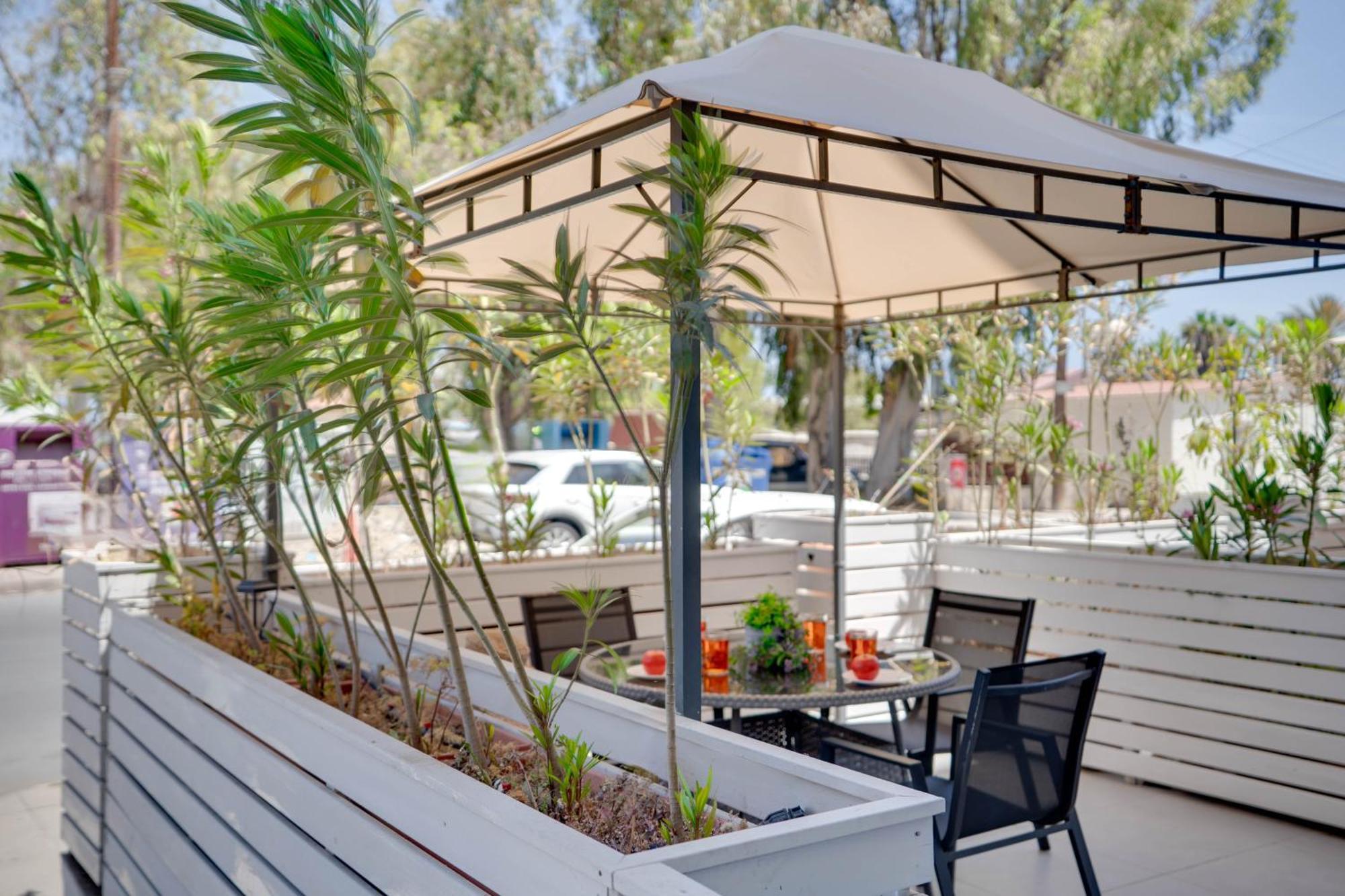 Atlantis Apartments 50M From Makenzy Seafront Larnaca Buitenkant foto