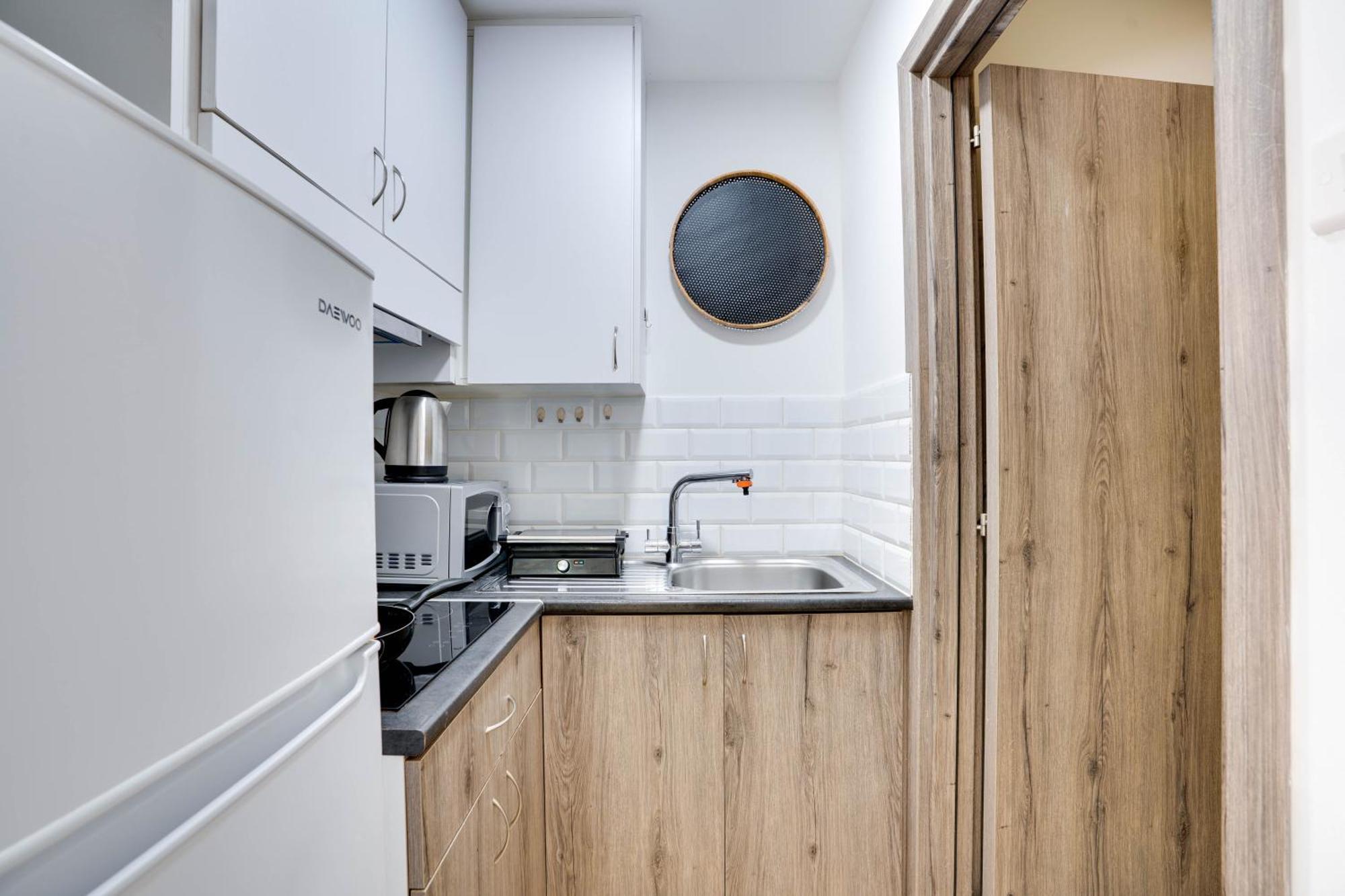 Atlantis Apartments 50M From Makenzy Seafront Larnaca Buitenkant foto