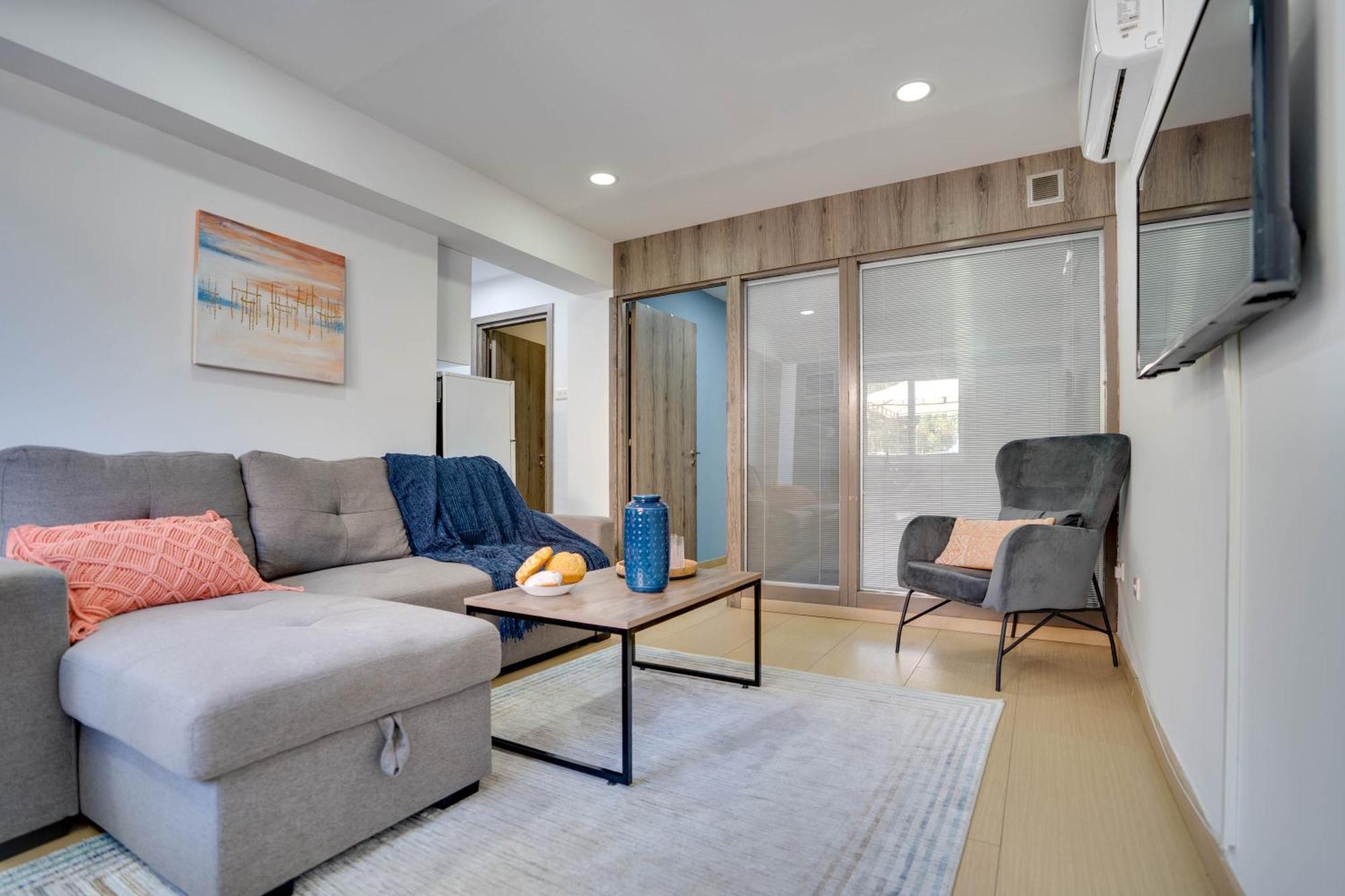 Atlantis Apartments 50M From Makenzy Seafront Larnaca Buitenkant foto